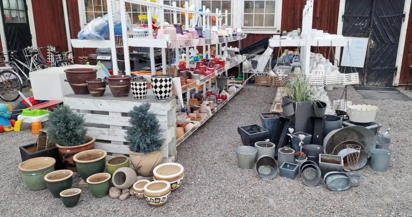 Varor längs hyllorna